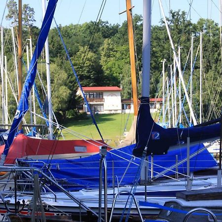 Yacht Club Barrandov Hotell Kožlí u Orlíka Eksteriør bilde