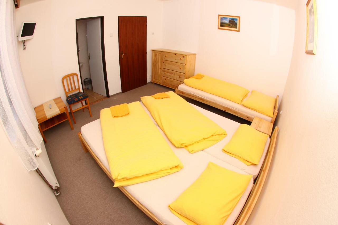 Yacht Club Barrandov Hotell Kožlí u Orlíka Eksteriør bilde