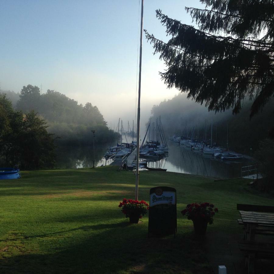 Yacht Club Barrandov Hotell Kožlí u Orlíka Eksteriør bilde